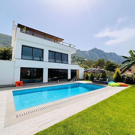 Karmi'De Rueya Gibi Tatil Villa ไคริเนีย ภายนอก รูปภาพ
