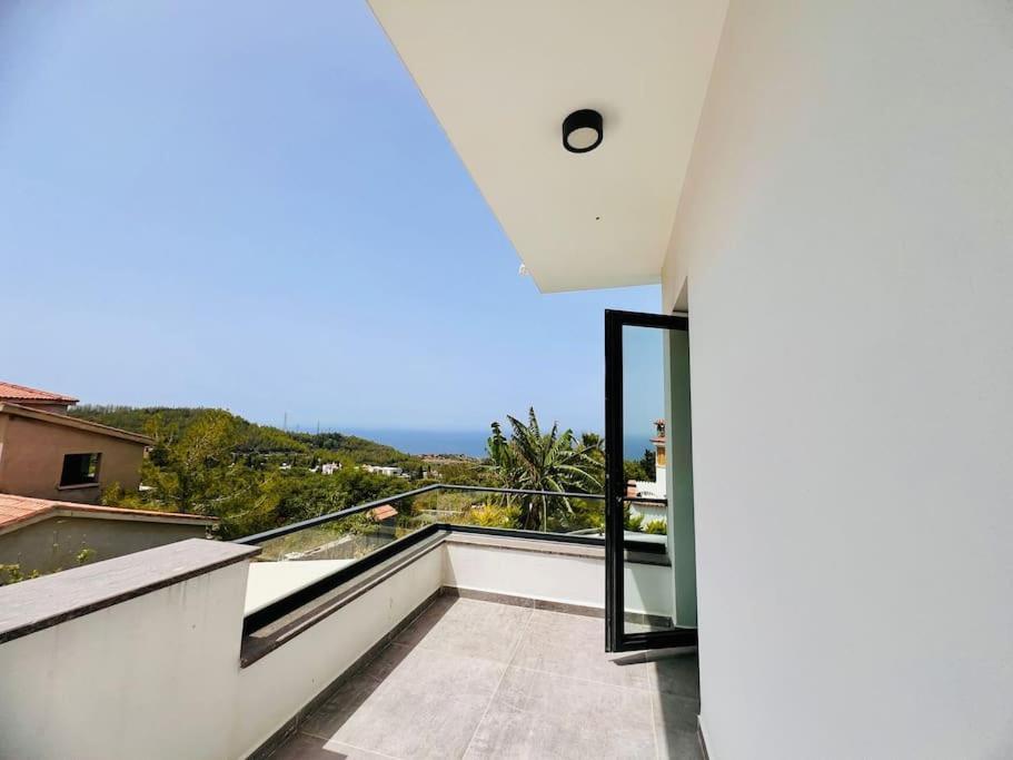 Karmi'De Rueya Gibi Tatil Villa ไคริเนีย ภายนอก รูปภาพ