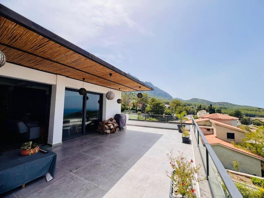 Karmi'De Rueya Gibi Tatil Villa ไคริเนีย ภายนอก รูปภาพ
