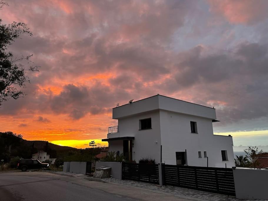 Karmi'De Rueya Gibi Tatil Villa ไคริเนีย ภายนอก รูปภาพ