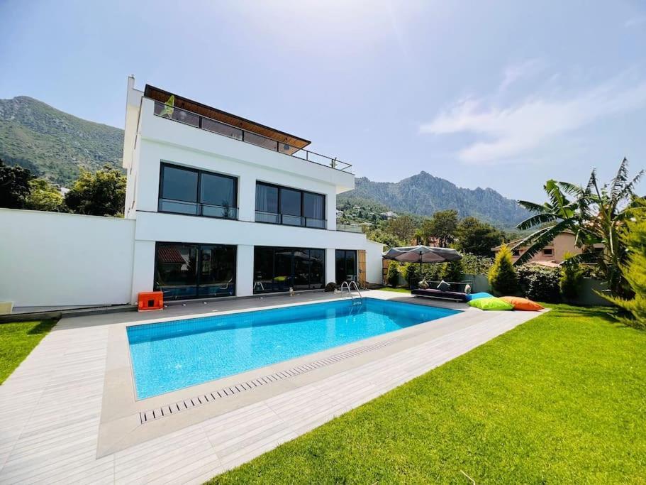 Karmi'De Rueya Gibi Tatil Villa ไคริเนีย ภายนอก รูปภาพ
