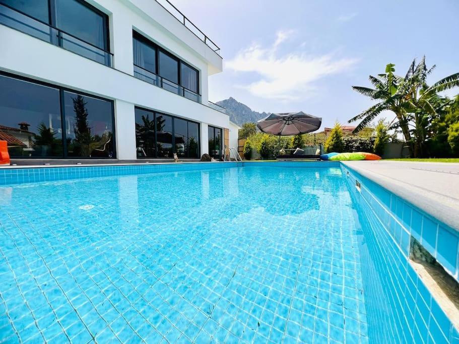 Karmi'De Rueya Gibi Tatil Villa ไคริเนีย ภายนอก รูปภาพ